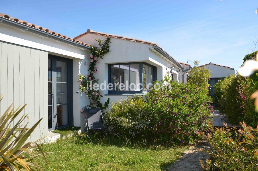 Photo 16 : EXTERIEUR d'une maison située à Sainte-Marie-de-Ré, île de Ré.