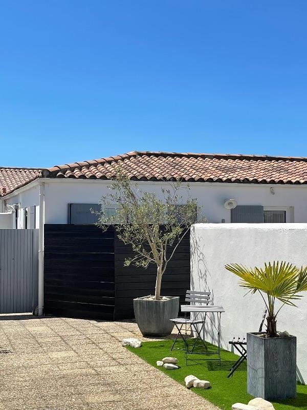 Photo 6 : EXTERIEUR d'une maison située à La Flotte-en-Ré, île de Ré.