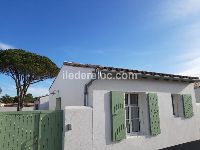 Photo 8 : EXTERIEUR d'une maison située à Le Bois-Plage-en-Ré, île de Ré.