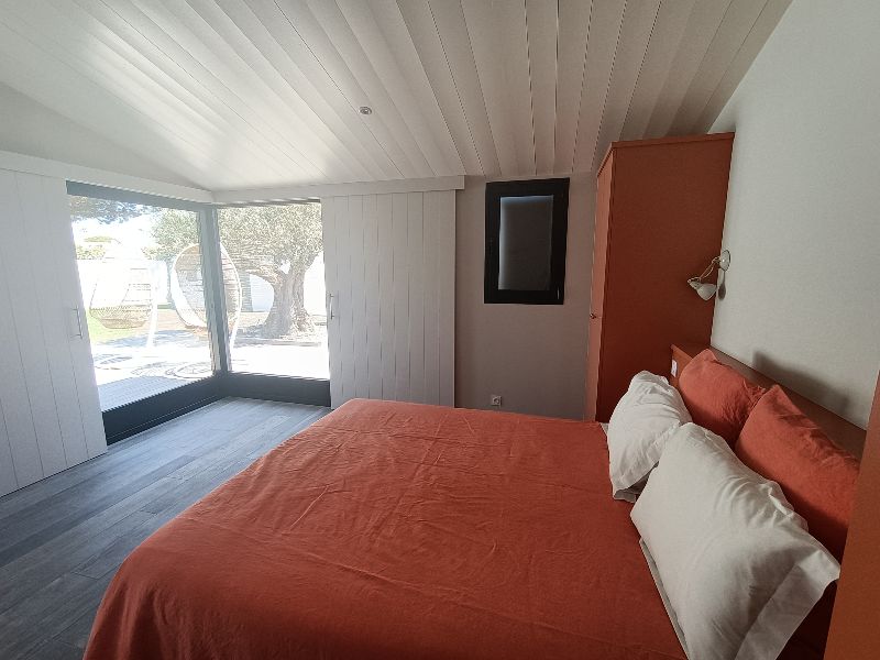 Photo 19 : CHAMBRE d'une maison située à Le Bois-Plage-en-Ré, île de Ré.