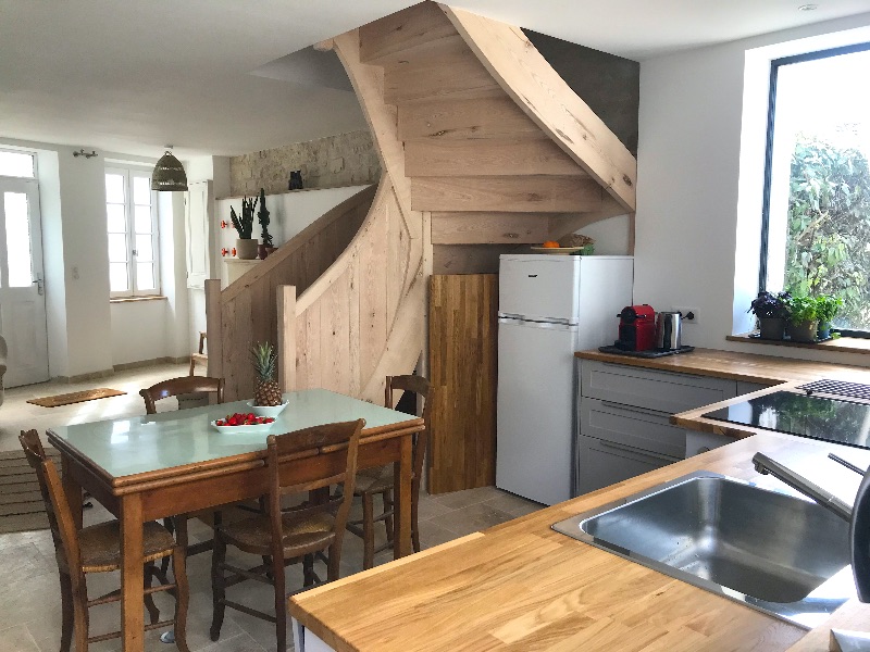 Photo 2 : CUISINE d'une maison située à La Couarde-sur-mer, île de Ré.