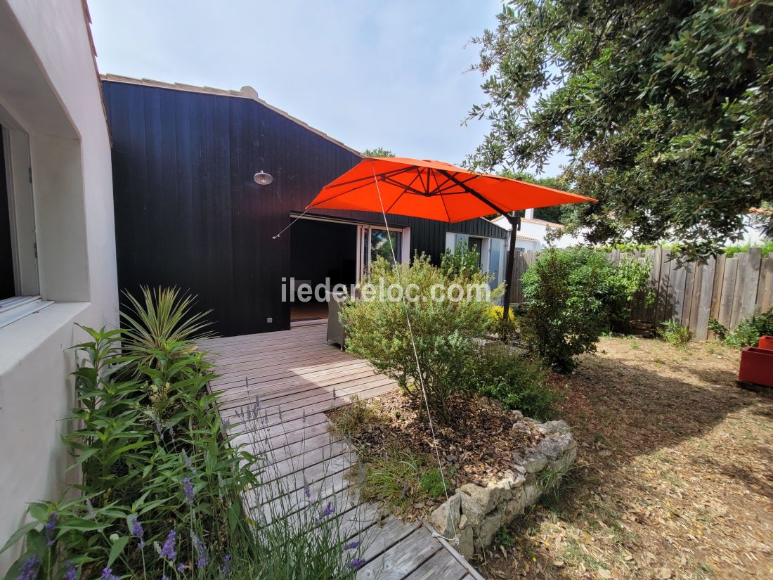 Photo 13 : EXTERIEUR d'une maison située à Rivedoux-Plage, île de Ré.