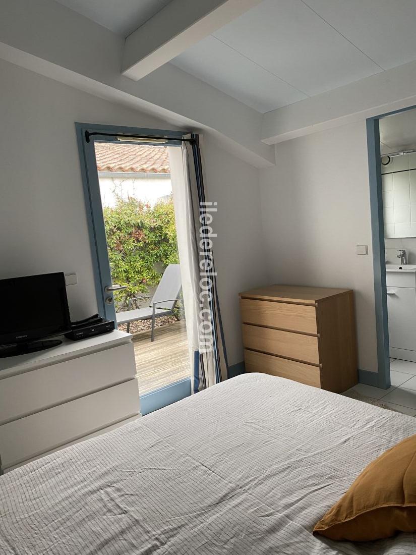 Photo 6 : CHAMBRE d'une maison située à Les Portes, île de Ré.