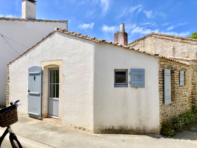 Photo 1 : EXTERIEUR d'une maison située à Les Portes-en-Ré, île de Ré.