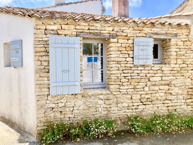 Photo 3 : EXTERIEUR d'une maison située à Les Portes-en-Ré, île de Ré.