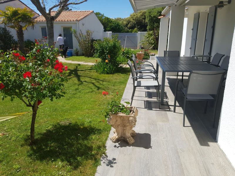 Photo 2 : TERRASSE d'une maison située à Sainte-Marie-de-Ré, île de Ré.