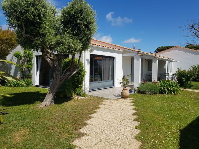 Photo 1 : EXTERIEUR d'une maison située à Sainte-Marie-de-Ré, île de Ré.