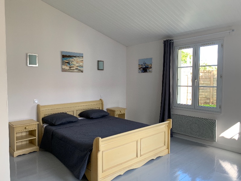 Photo 7 : CHAMBRE d'une maison située à Ars en Ré, île de Ré.