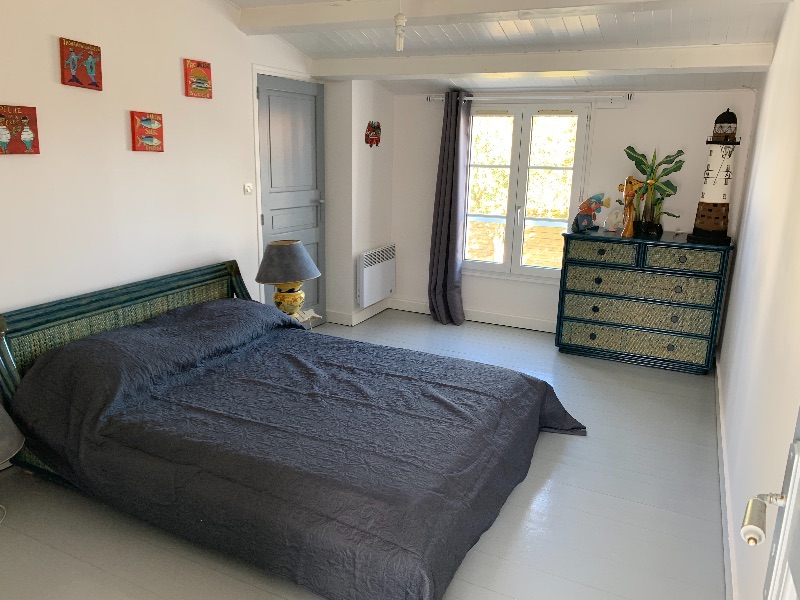 Photo 8 : CHAMBRE d'une maison située à Ars en Ré, île de Ré.