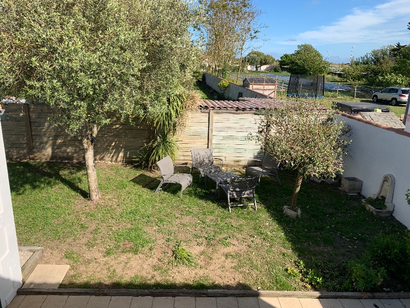 Photo 12 : JARDIN d'une maison située à Ars en Ré, île de Ré.