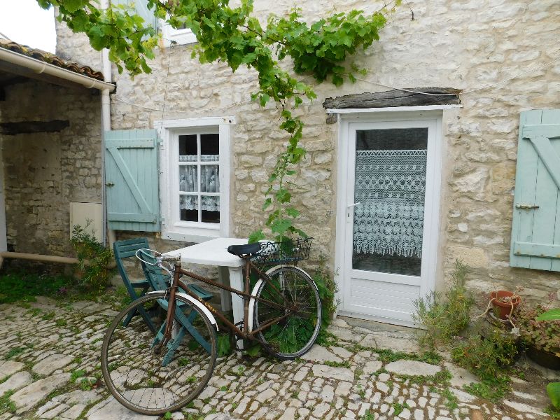 Photo 1 : EXTERIEUR d'une maison située à Sainte-Marie-de-Ré, île de Ré.