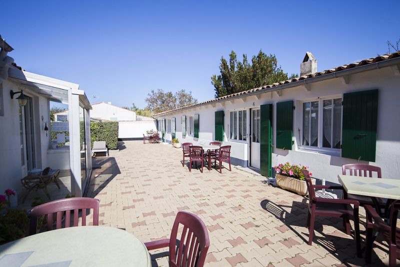 Photo 3 : TERRASSE d'une maison située à Sainte-Marie-de-Ré, île de Ré.