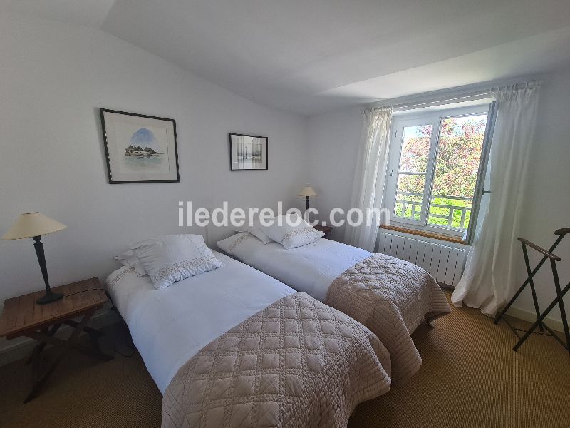 Photo 23 : CHAMBRE d'une maison située à Saint-Martin-de-Ré, île de Ré.