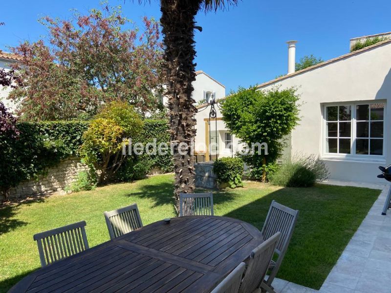 Photo 3 : JARDIN d'une maison située à Saint-Martin-de-Ré, île de Ré.