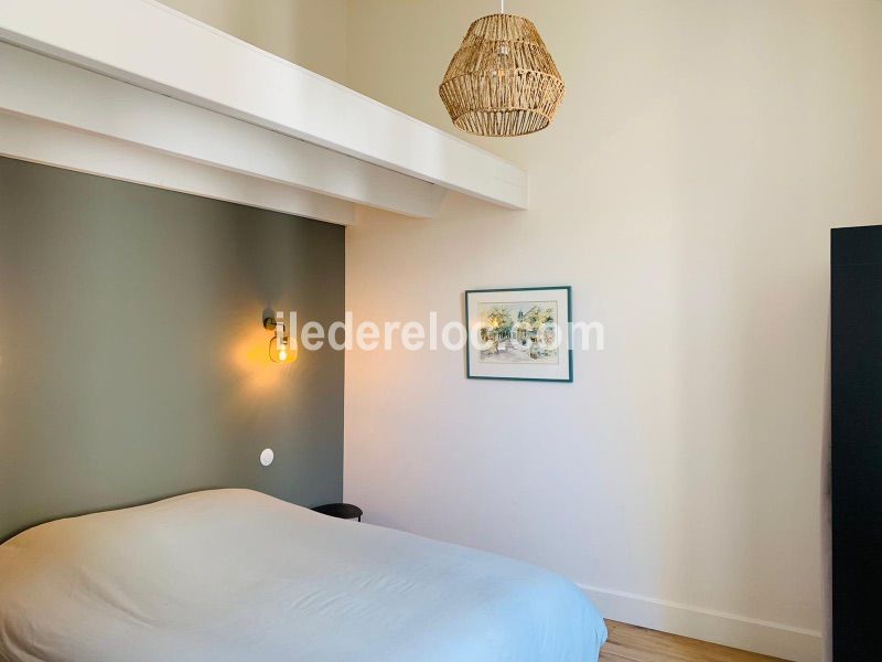 Photo 7 : CHAMBRE d'une maison situ&eacute;e &agrave; Sainte-Marie-de-R&eacute;, &icirc;le de R&eacute;.