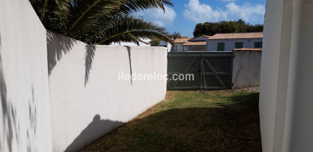 Photo 16 : EXTERIEUR d'une maison située à Sainte-Marie, île de Ré.