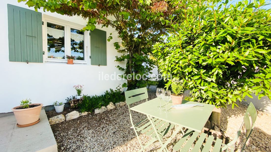 Photo 4 : EXTERIEUR d'une maison située à Sainte-Marie, île de Ré.