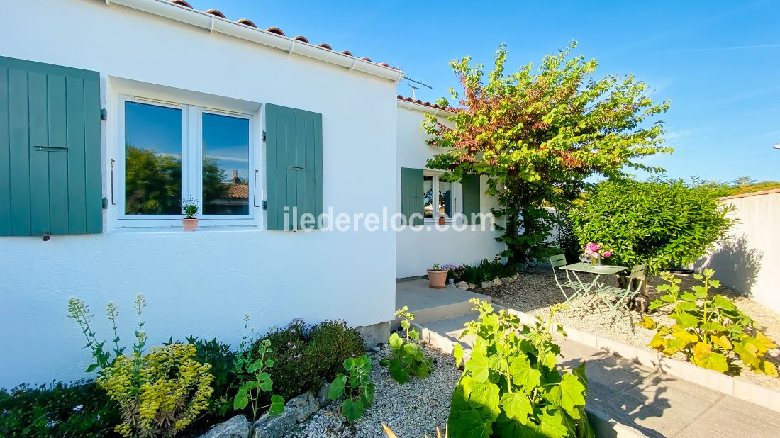 Photo 3 : EXTERIEUR d'une maison située à Sainte-Marie, île de Ré.