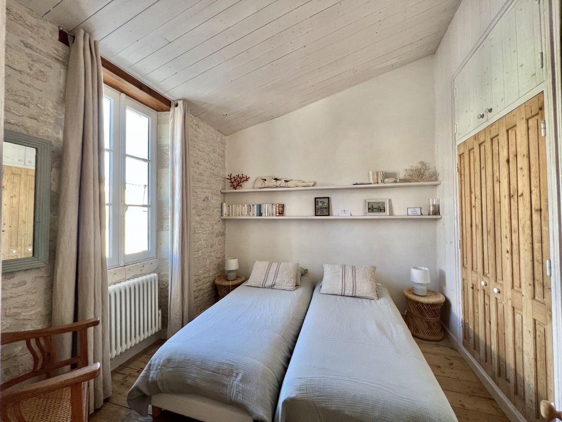 Photo 16 : CHAMBRE d'une maison située à La Couarde-sur-mer, île de Ré.