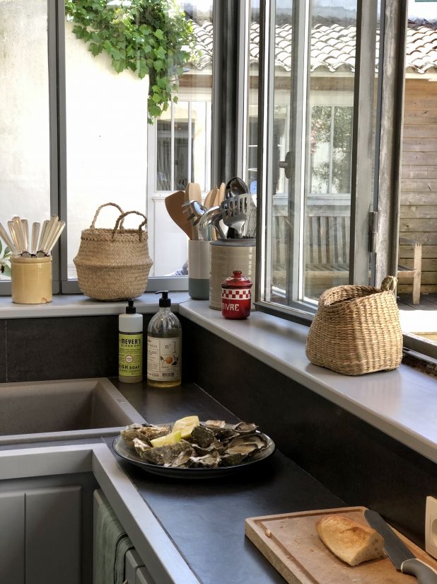 Photo 10 : CUISINE d'une maison située à La Couarde-sur-mer, île de Ré.