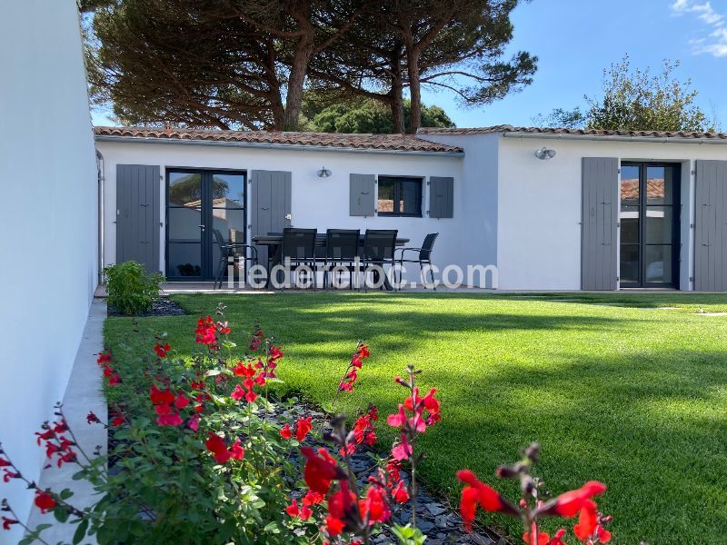 Photo 3 : TERRASSE d'une maison située à Le Bois-Plage-en-Ré, île de Ré.