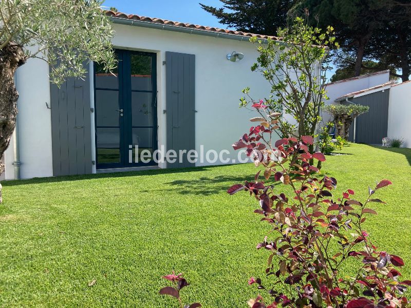 Photo 5 : JARDIN d'une maison située à Le Bois-Plage-en-Ré, île de Ré.