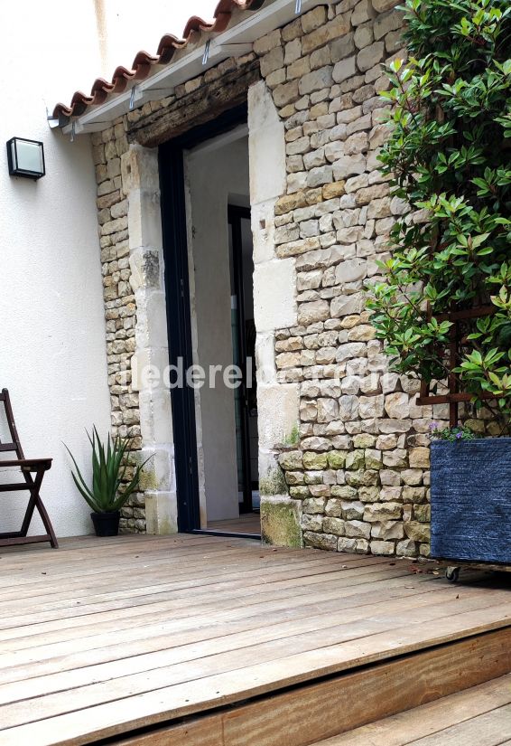 Photo 23 : TERRASSE d'une maison située à Le Bois-Plage-en-Ré, île de Ré.