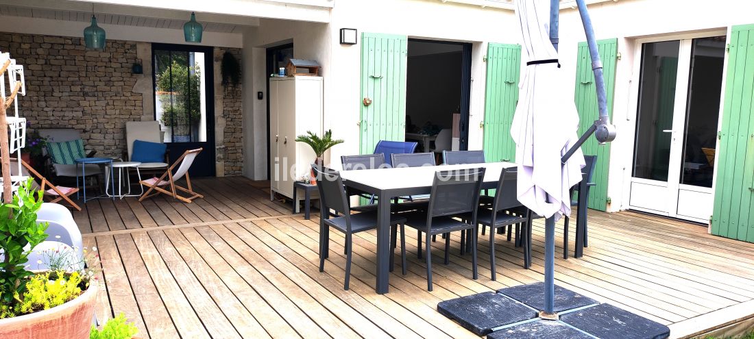 Photo 3 : TERRASSE d'une maison située à Le Bois-Plage-en-Ré, île de Ré.