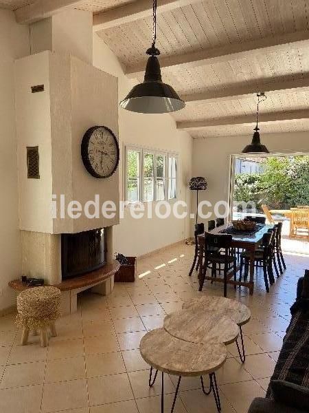 Photo 8 : SEJOUR d'une maison située à Le Bois-Plage-en-Ré, île de Ré.