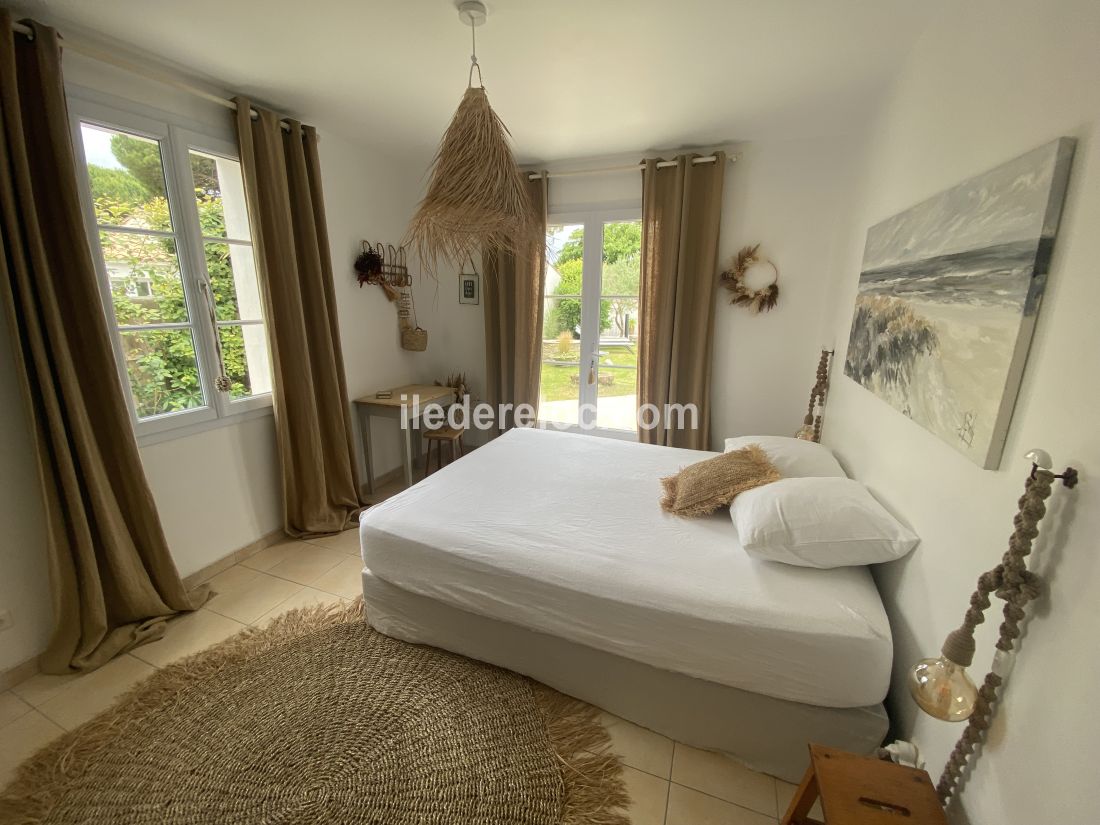 Photo 10 : CHAMBRE d'une maison située à Le Bois-Plage-en-Ré, île de Ré.