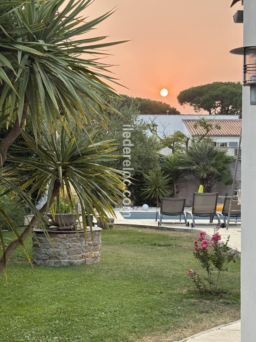 Photo 19 : JARDIN d'une maison située à Le Bois-Plage-en-Ré, île de Ré.