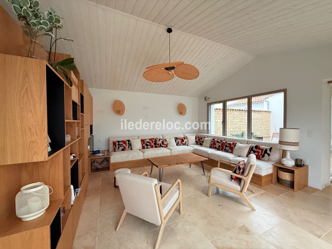 Photo 20 : SEJOUR d'une maison situ&eacute;e &agrave; Sainte-Marie-de-R&eacute;, &icirc;le de R&eacute;.