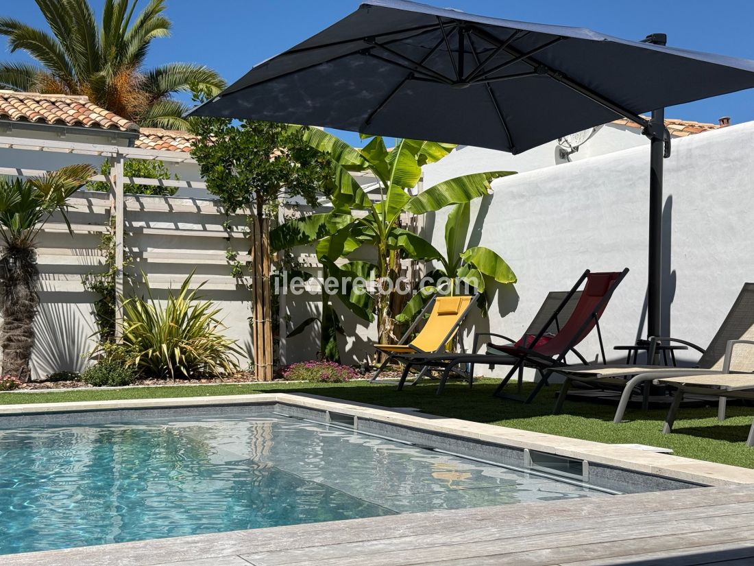 Photo 4 : PISCINE d'une maison situ&eacute;e &agrave; Sainte-Marie-de-R&eacute;, &icirc;le de R&eacute;.