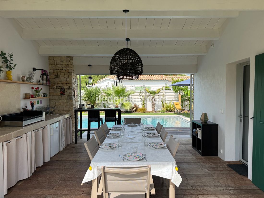 Photo 18 : CUISINE d'une maison situ&eacute;e &agrave; Sainte-Marie-de-R&eacute;, &icirc;le de R&eacute;.