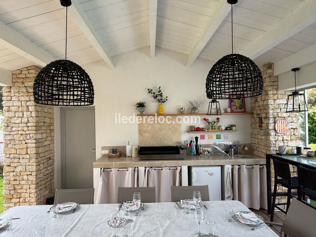 Photo 17 : CUISINE d'une maison situ&eacute;e &agrave; Sainte-Marie-de-R&eacute;, &icirc;le de R&eacute;.