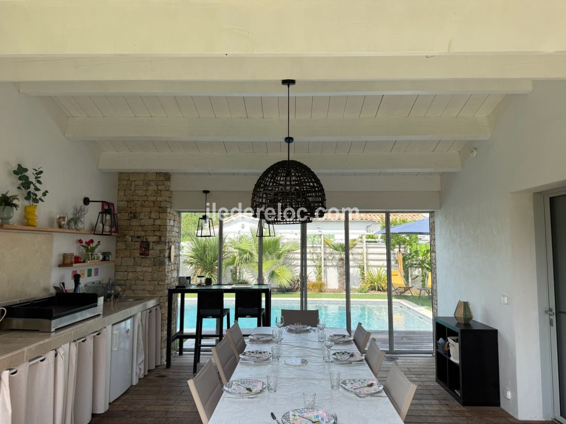 Photo 19 : CUISINE d'une maison situ&eacute;e &agrave; Sainte-Marie-de-R&eacute;, &icirc;le de R&eacute;.