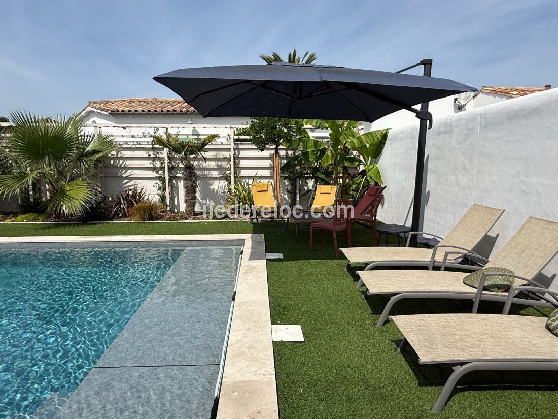 Photo 13 : PISCINE d'une maison situ&eacute;e &agrave; Sainte-Marie-de-R&eacute;, &icirc;le de R&eacute;.