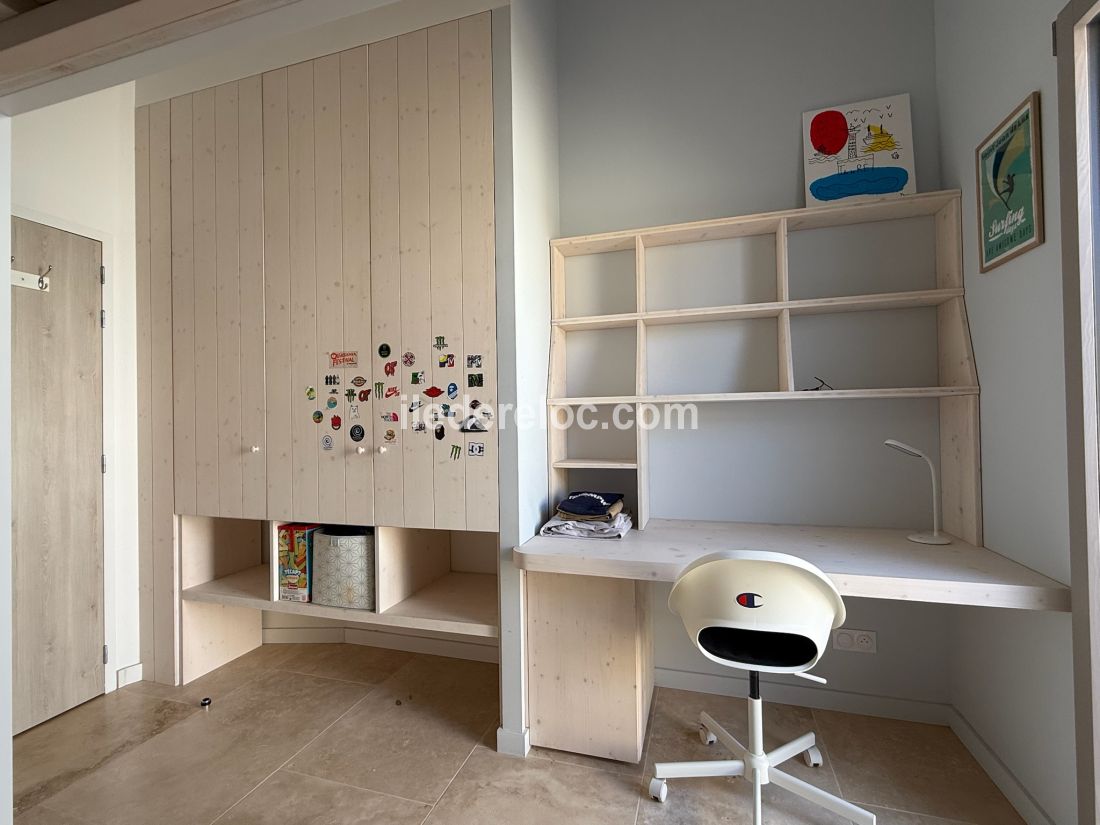 Photo 50 : CHAMBRE d'une maison situ&eacute;e &agrave; Sainte-Marie-de-R&eacute;, &icirc;le de R&eacute;.