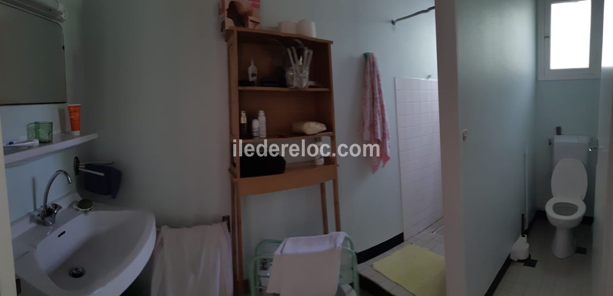 Photo 10 : SALLEDEBAIN d'une maison située à Le Bois-Plage-en-Ré, île de Ré.