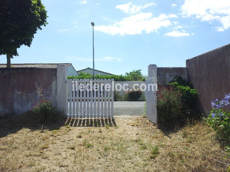 Photo 2 : EXTERIEUR d'une maison située à Le Bois-Plage-en-Ré, île de Ré.