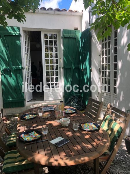 Photo 3 : EXTERIEUR d'une maison située à Le Bois-Plage-en-Ré, île de Ré.