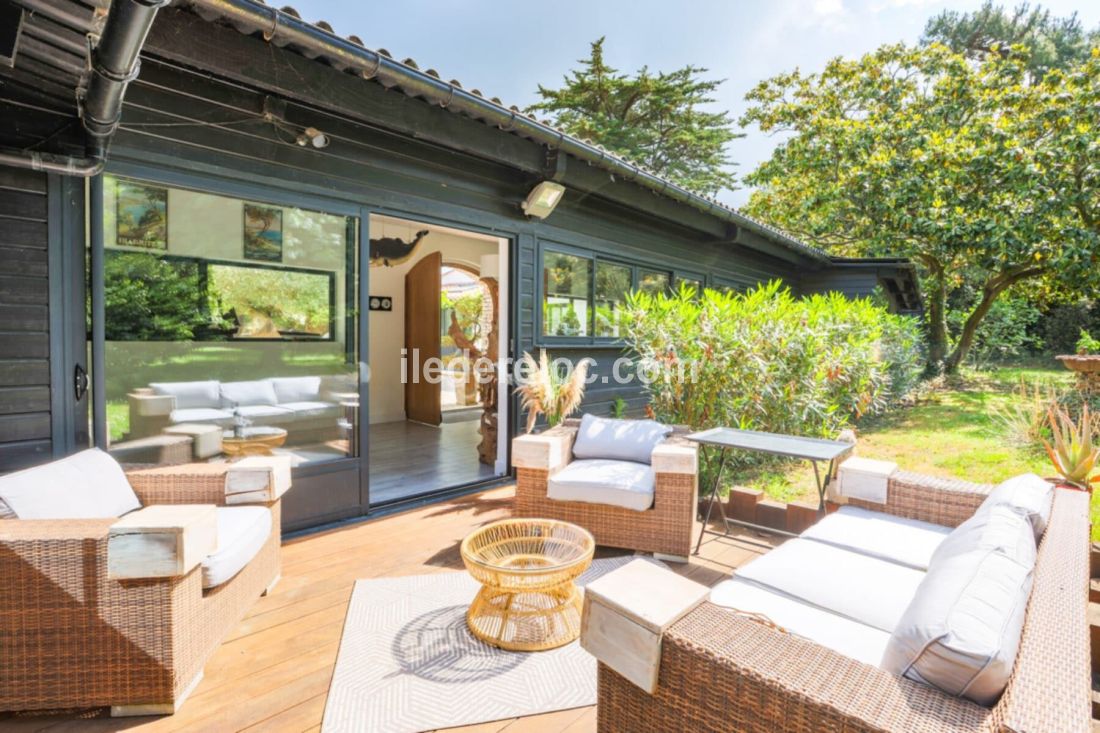 Photo 66 : TERRASSE d'une maison située à Le Bois-Plage-en-Ré, île de Ré.