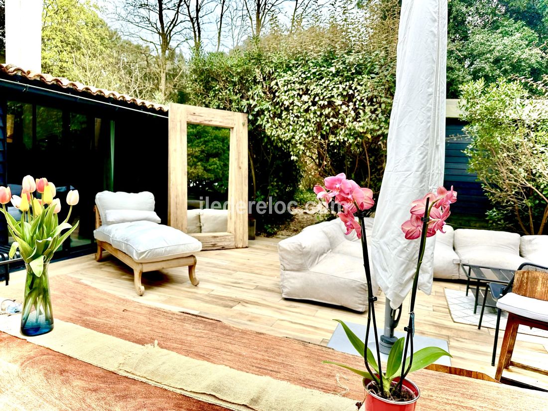 Photo 46 : TERRASSE d'une maison située à Le Bois-Plage-en-Ré, île de Ré.