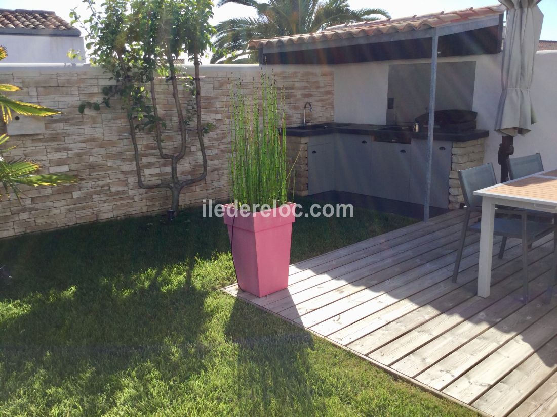 Photo 4 : JARDIN d'une maison situ&eacute;e &agrave; Le Bois-Plage-en-R&eacute;, &icirc;le de R&eacute;.