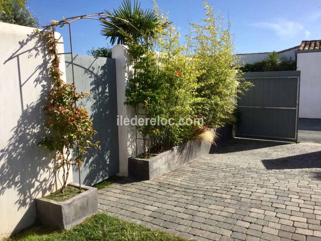 Photo 9 : JARDIN d'une maison situ&eacute;e &agrave; Le Bois-Plage-en-R&eacute;, &icirc;le de R&eacute;.