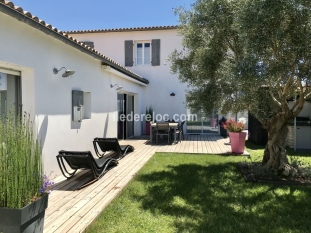Ile de Ré:Villa grand confort 10p.  avec jardin près centre village et plage