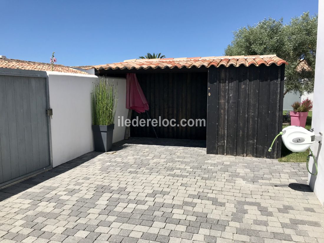 Photo 23 : EXTERIEUR d'une maison située à Le Bois-Plage-en-Ré, île de Ré.