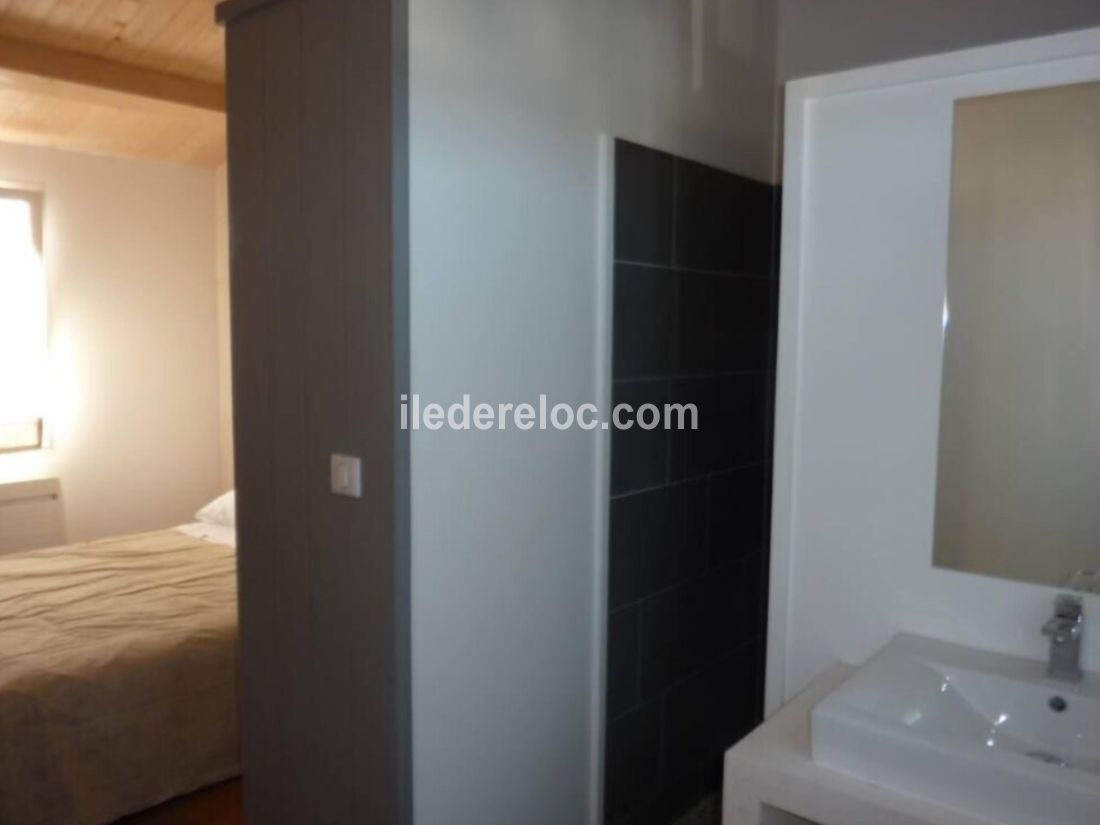 Photo 29 : CHAMBRE d'une maison situ&eacute;e &agrave; Le Bois-Plage-en-R&eacute;, &icirc;le de R&eacute;.