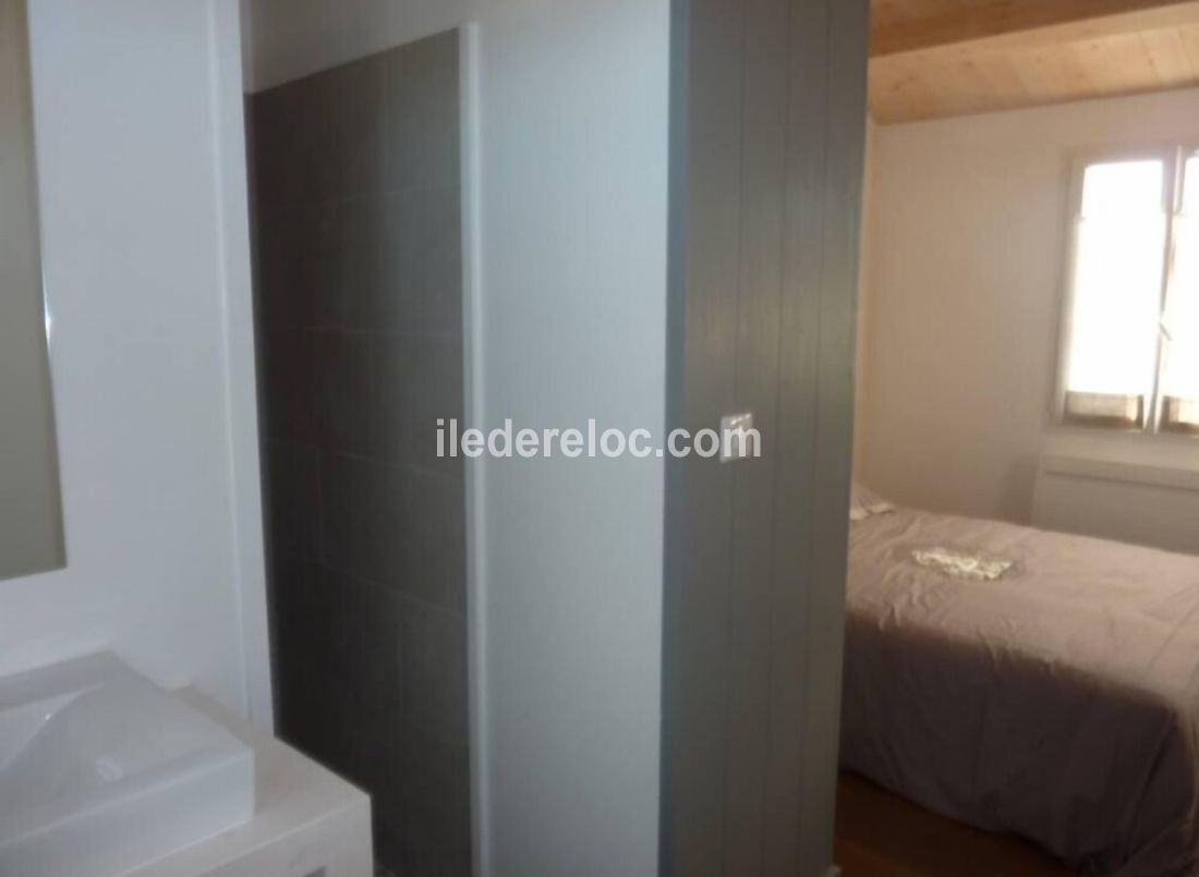 Photo 31 : CHAMBRE d'une maison situ&eacute;e &agrave; Le Bois-Plage-en-R&eacute;, &icirc;le de R&eacute;.