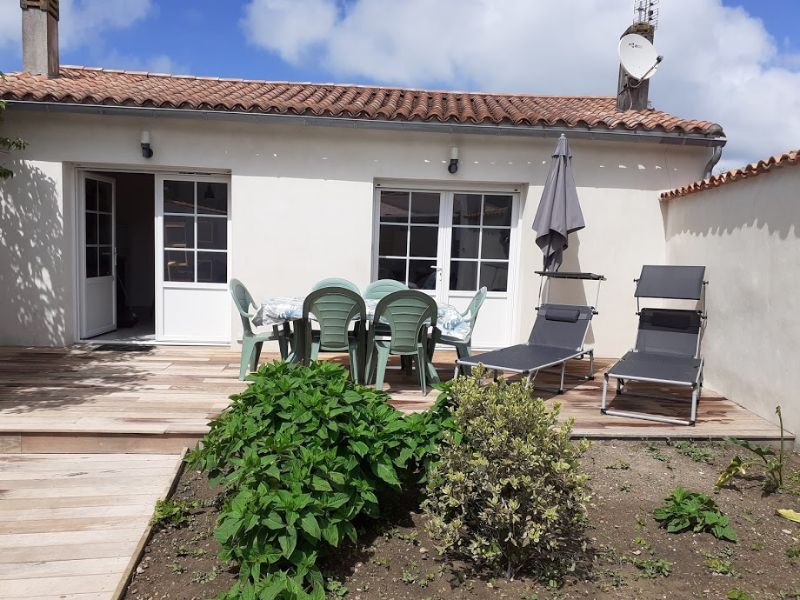 Photo 2 : EXTERIEUR d'une maison située à La Flotte-en-Ré, île de Ré.